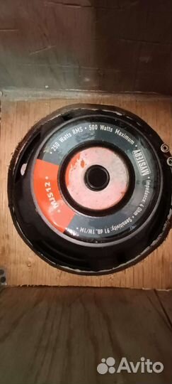 Сабвуфер и усилитель в автомобиль