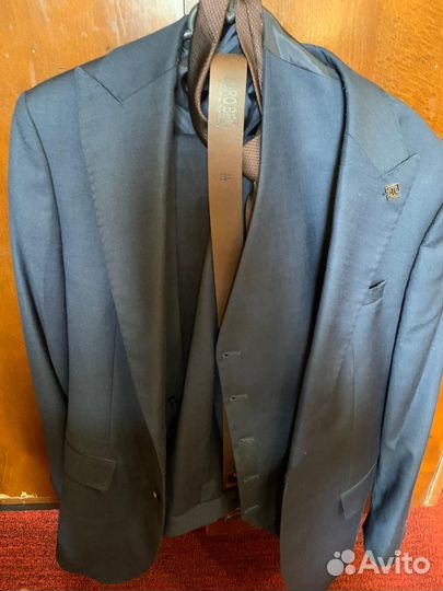 Мужской костюм тройка 48 размер