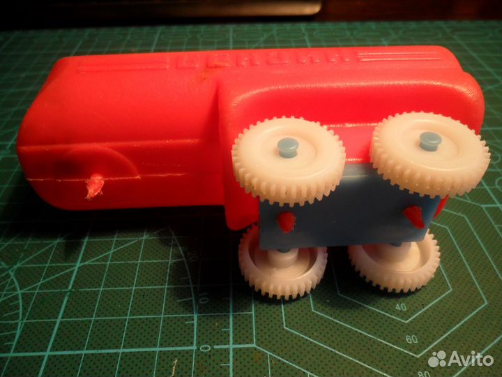 Цистерна от игрушки 