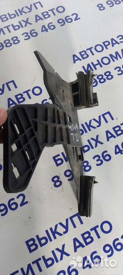 Кронштейн передний левый на Dodge Caravan