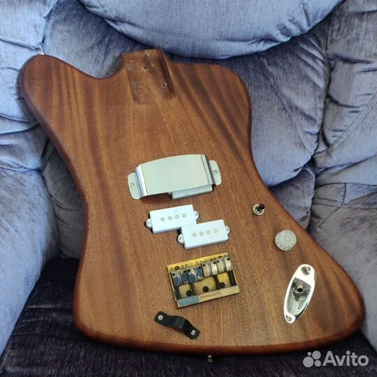 Корпус Бас Гитары Thunderbird