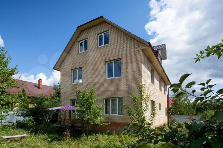 Дом 326,2 м² на участке 6 сот.