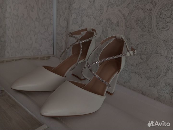 Туфли белые 40 размер