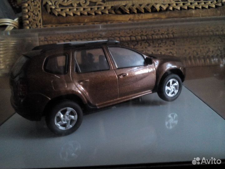 Масштабная модель рено дастер, коричневый