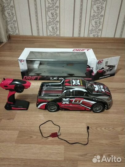 Машина на радиоуправлении дрифт