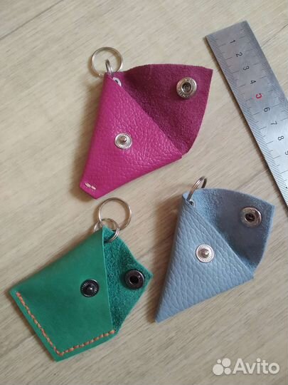 Брелок из натур кожи 