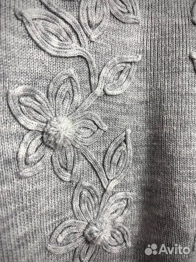 Свитера светло серые на девочек двойняшек