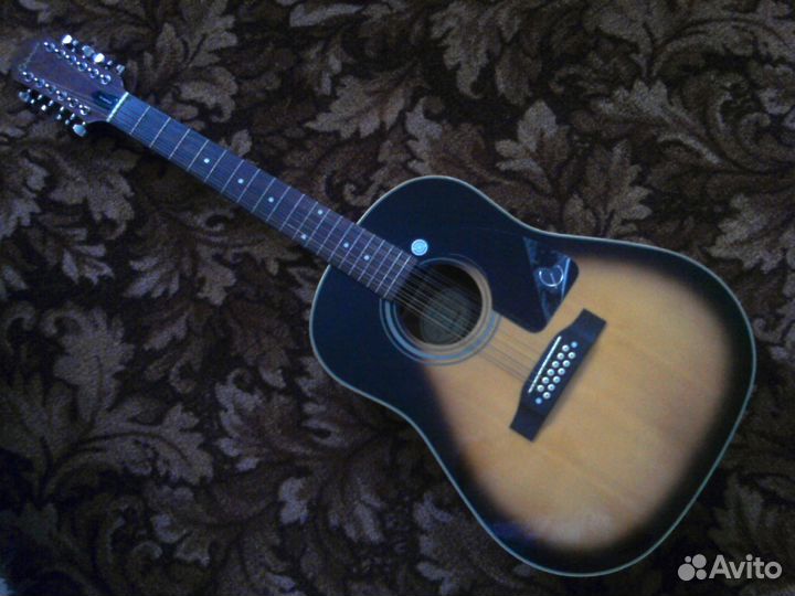 Продаётся концертная гитара