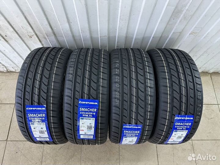 Compasal Smacher 215/55 R17