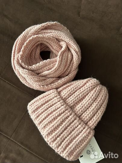 Новый зимний комплект шапка и снуд