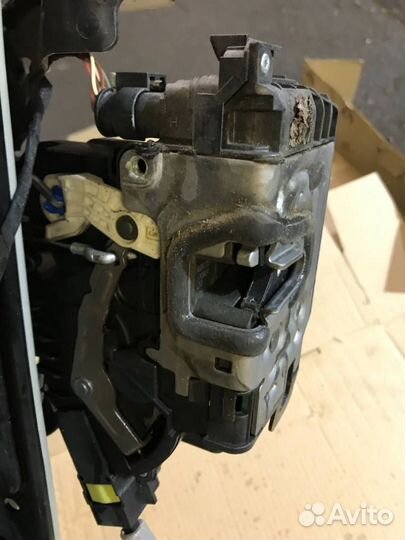 Замок передней правой двери W213 A2220063999