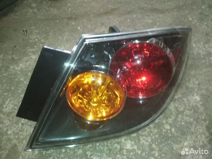 Фонарь задний правый Мазда 3 хэтчбек