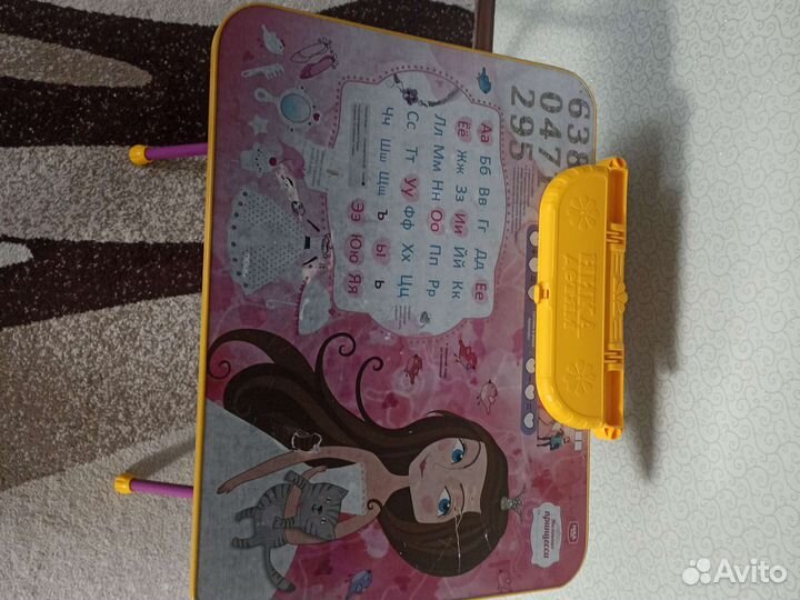 Детский письменный стол и стул