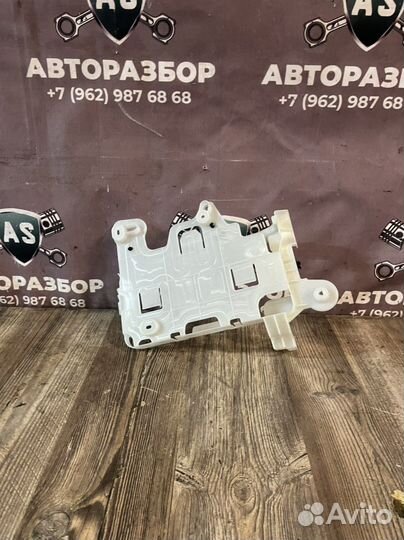 Bmw 5G30 Держатель BDC