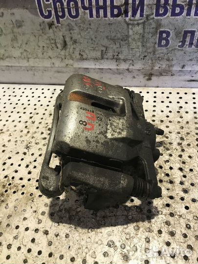 Суппорт передний правый Mazda CX-5 (KE)