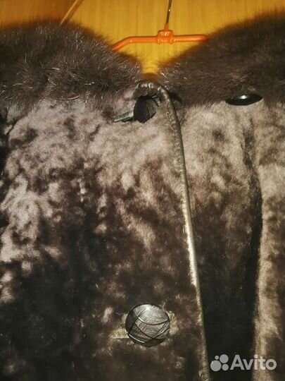 Шуба мутоновая с капюшоном