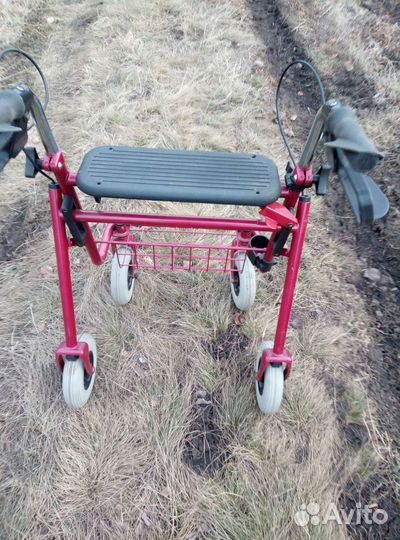 Коляска для плохо ходящих