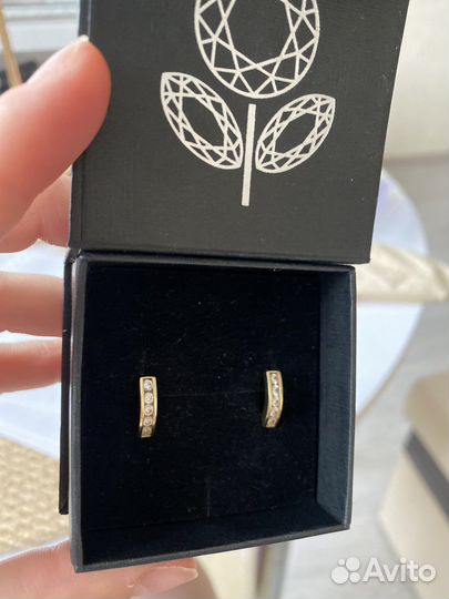 Серьги с бриллиантом