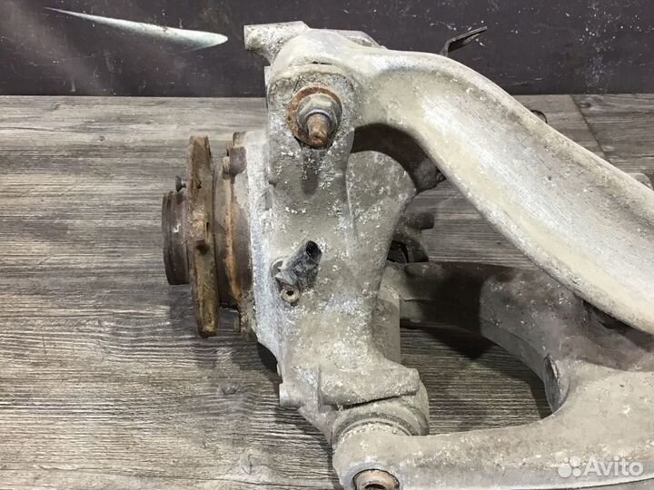 Кулак задний левый Audi A8 D4