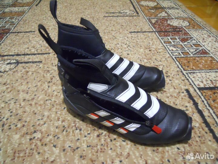 Ботинки лыжные