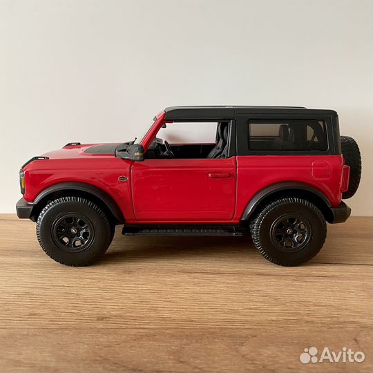 Модель автомобиля Ford Bronco 1:18 Maisto
