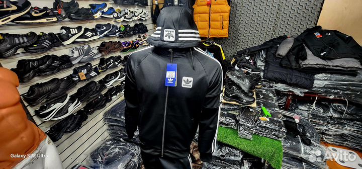 Спортивный костюм adidas