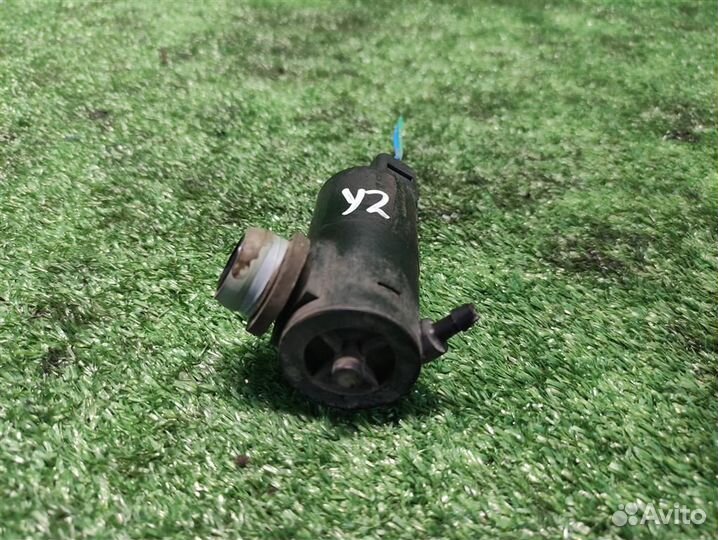 Мотор омывателя лобового стекла Toyota Yaris P90