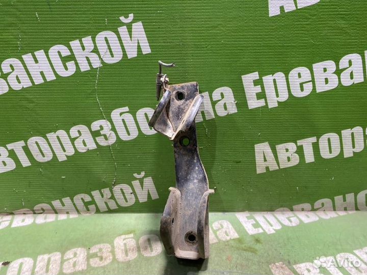 Крепление балки подвески заднее правое Honda Hr-V