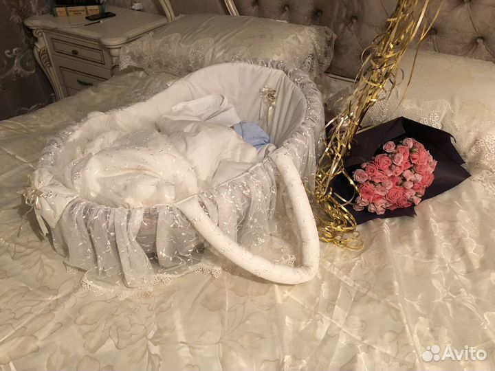 Плетеная корзина на выписку