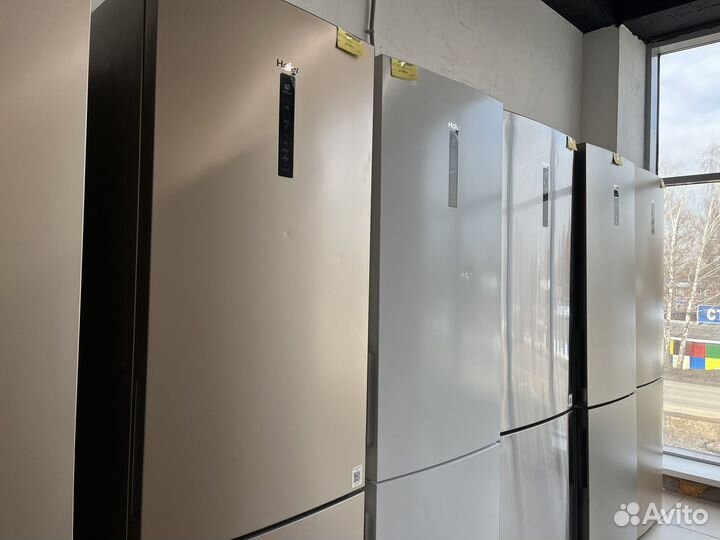 Холодильник-морозильник Haier C4F640CWU1