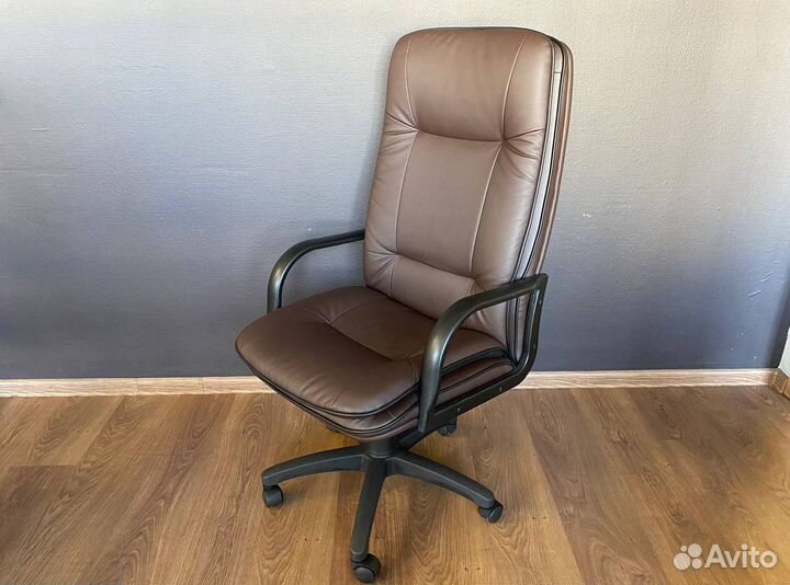 Компьютерное кресло. Гарантия 1 год