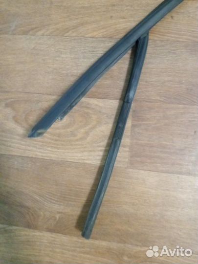 Уплотнитель стекла двери передний левый Volkswagen