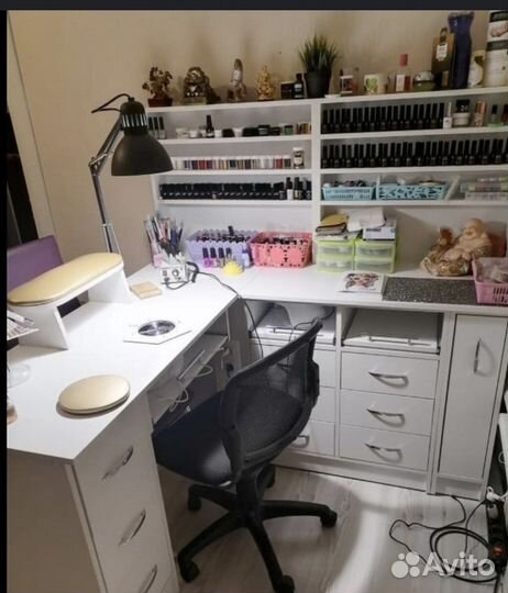 Маникюрный стол