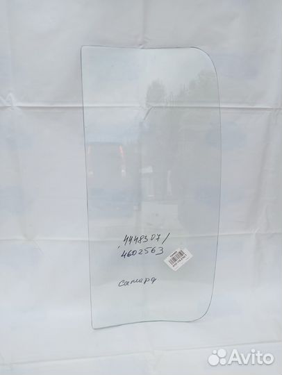 Стекло лобовое нижнее Hitachi серия ZX