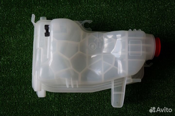 Бачок расширительный Range Rover L322 - LR023077