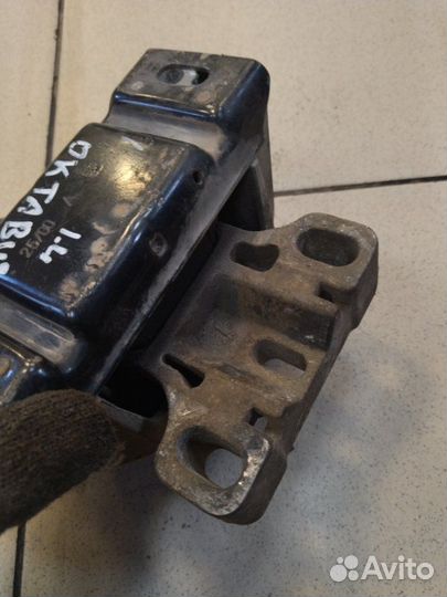 Подушка коробки передач Skoda Octavia