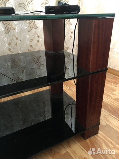 Стеклянная тумба под тв