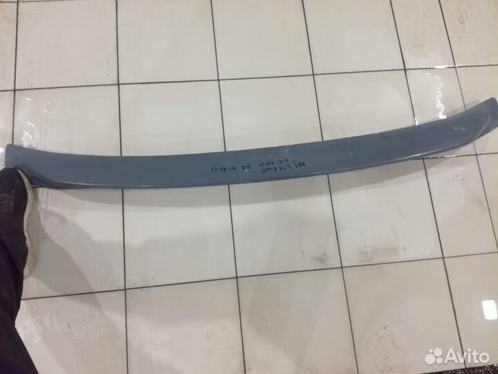 Спойлер под стекло Тайота Ленд Крузер 200