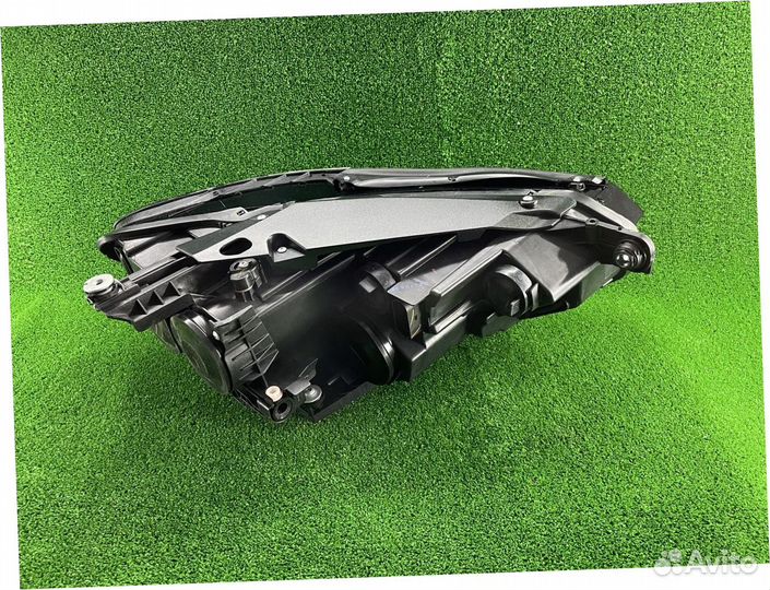 Фара левая Volkswagen Passat 14-20