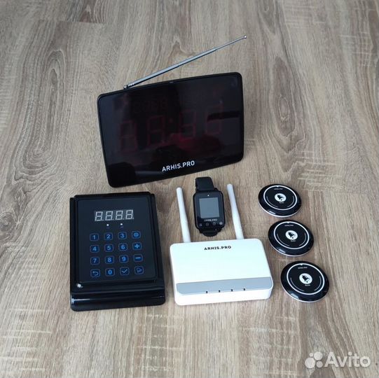 Кнопка вызова официанта в комллекте с часами табло