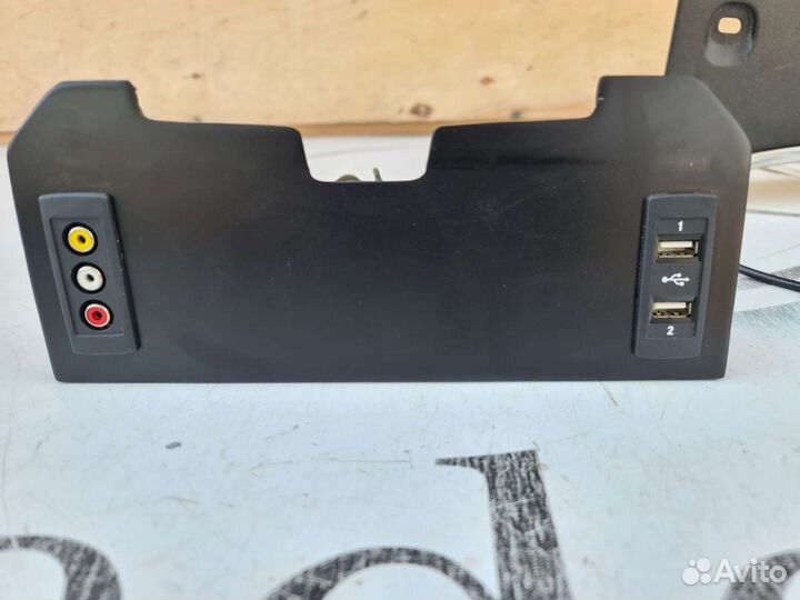 Разъём мультимедиа AUX USB Mercedes W222