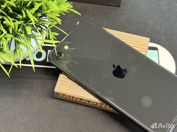 iPhone SE (2020), 64 ГБ