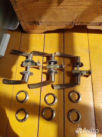 Ручки и петли дверные межкомнатные