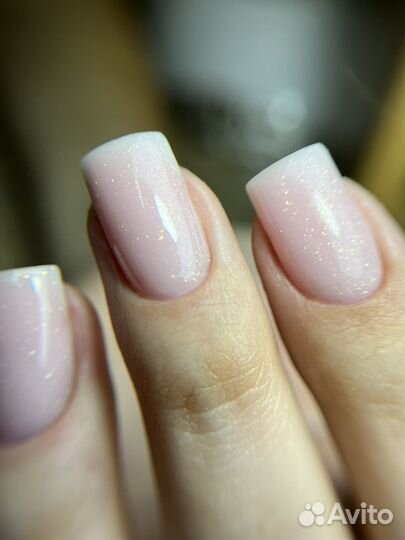 Модель на маникюр