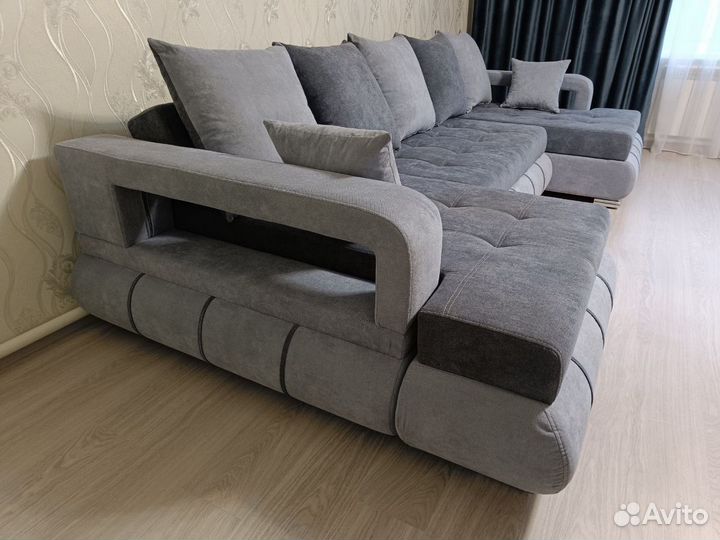 Большой угловой диван