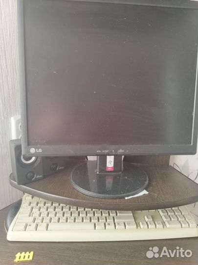 Компьютер+компьютерный стол