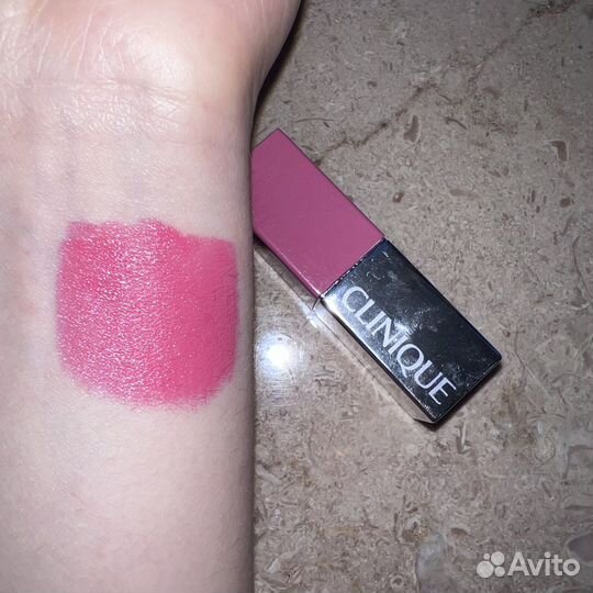 Clinique помада