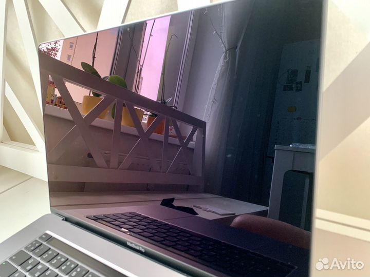 Apple MacBook Pro 16