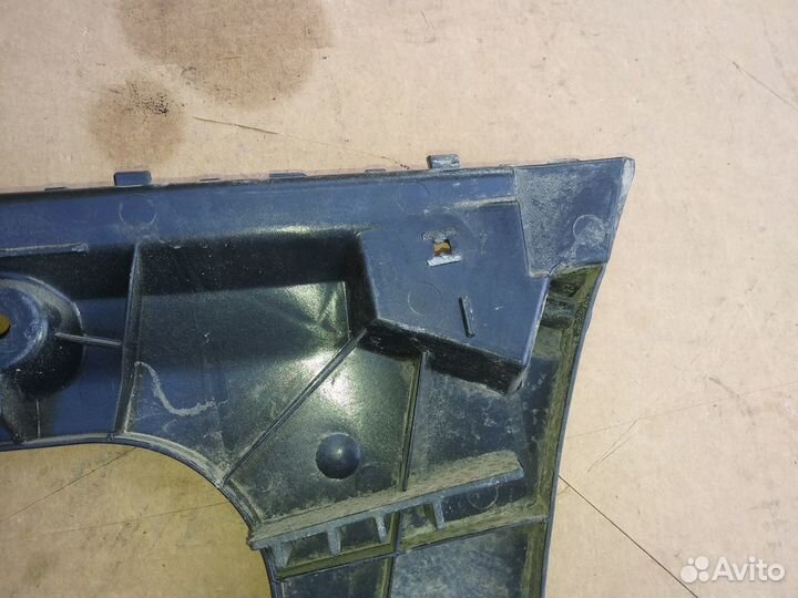 Кронштейн заднего бампера левый Audi A6 C7