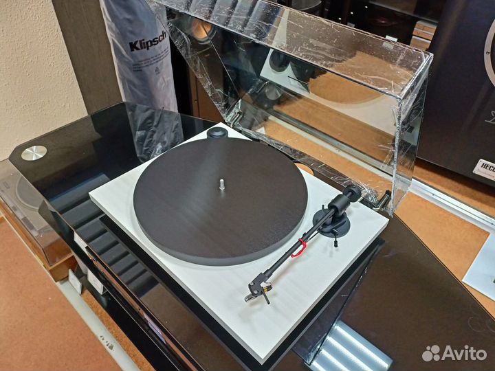 Виниловый проигрыватель Pro-Ject Primary E OM NN W